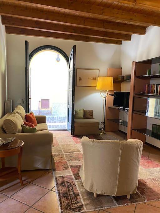 La Casa Nel Borgo Apartment Angera Exterior photo